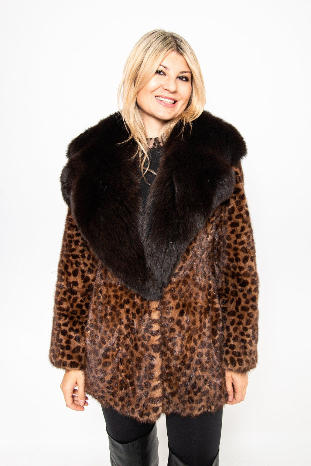 75 | Stencilled Mink Jacket / Large Fox Collar Jackets Starlight Furs 