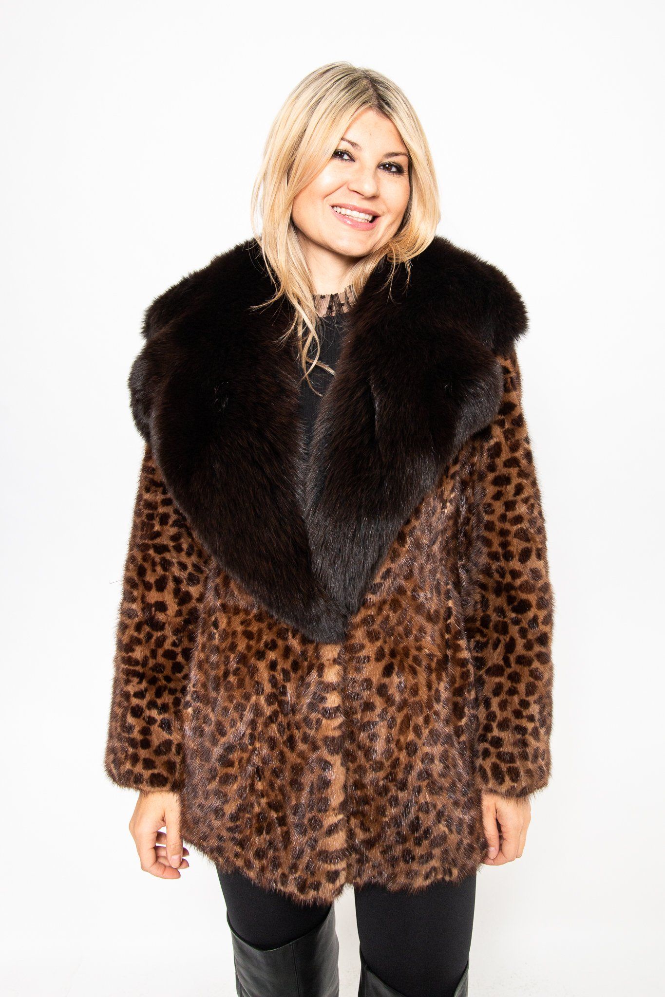 75 | Stencilled Mink Jacket / Large Fox Collar Jackets Starlight Furs 