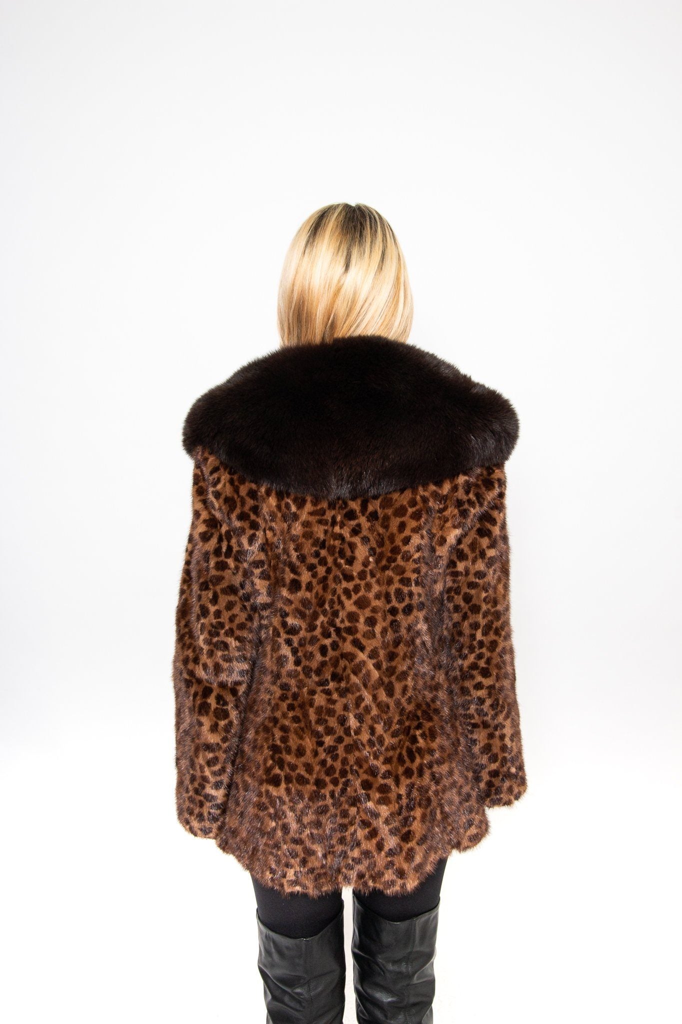 75 | Stencilled Mink Jacket / Large Fox Collar Jackets Starlight Furs 
